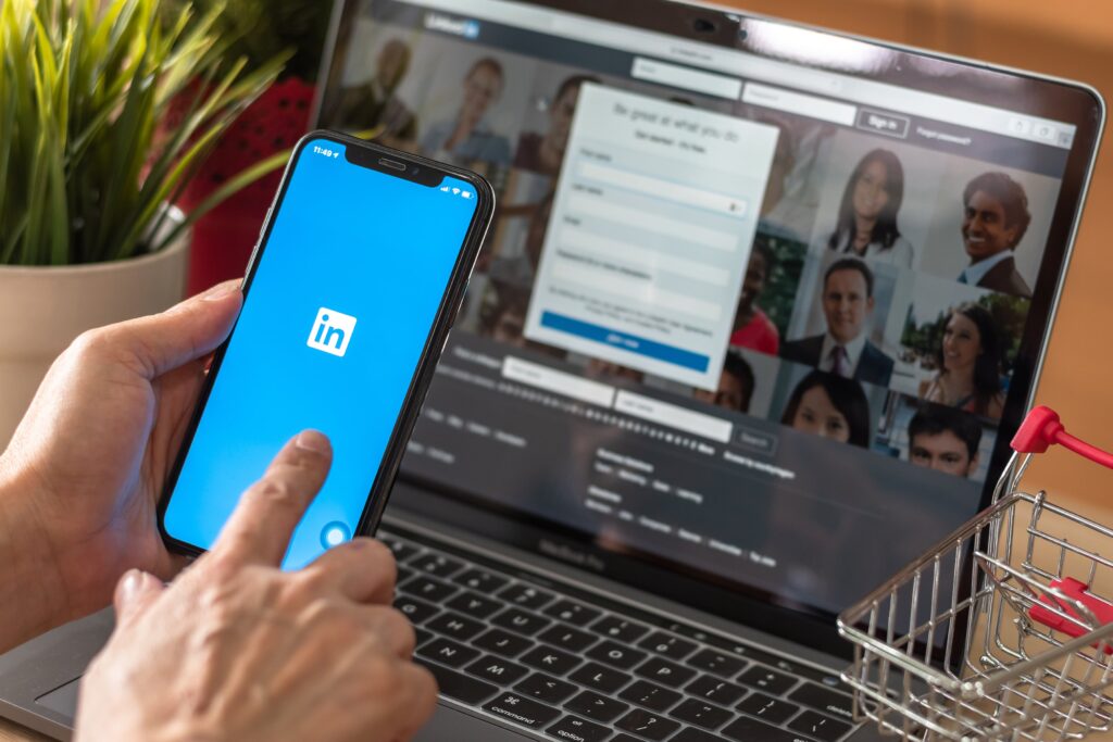 LinkedIn Marketing Course | LeLogix Digital LinkedIn Marketing course at LeLogix Digital in Greater Noida covering LinkedIn profile optimization, B2B marketing, lead generation, personal branding, LinkedIn Ads, and professional networking.